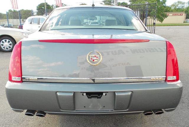 Cadillac DTS 2006 photo 3
