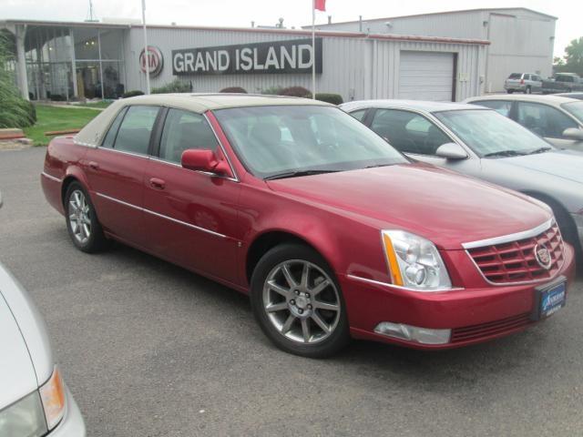 Cadillac DTS Limited Edition PZEV Sedan