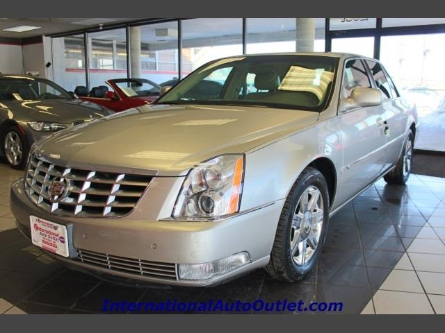 Cadillac DTS Unknown Sedan