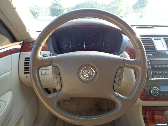 Cadillac DTS 2006 photo 13