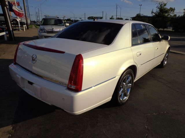Cadillac DTS 2006 photo 16