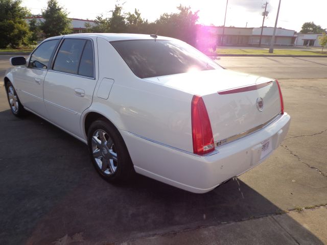 Cadillac DTS 2006 photo 17