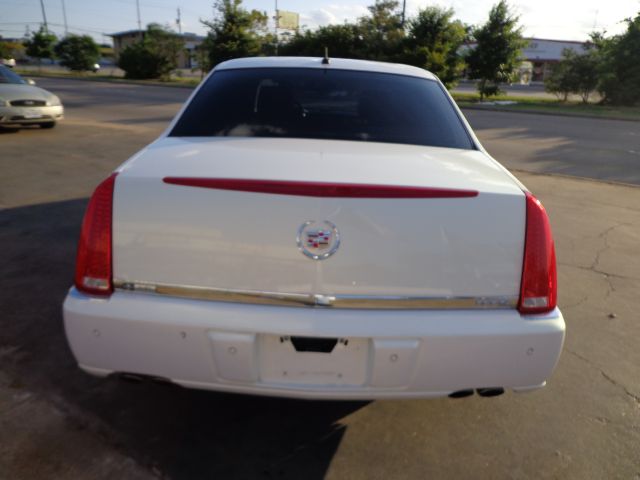 Cadillac DTS 2006 photo 18