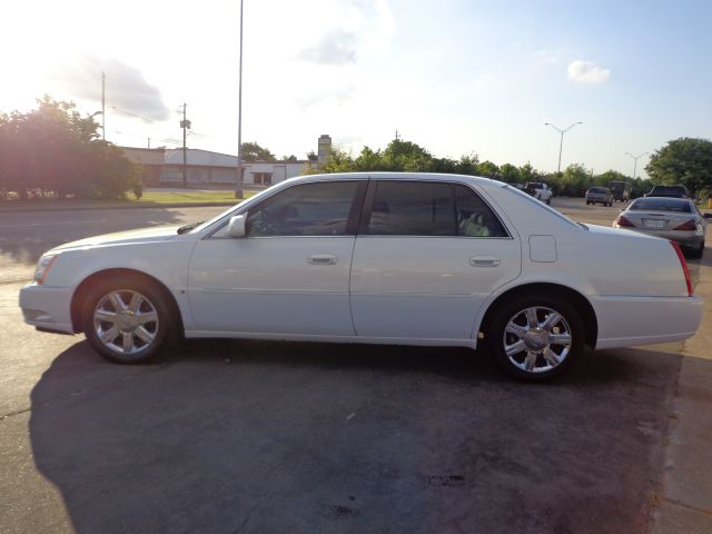 Cadillac DTS 2006 photo 19