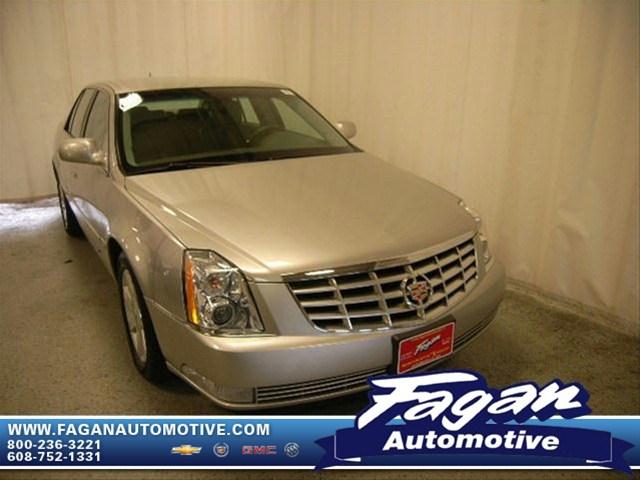 Cadillac DTS 4dr Sdn I4 SE-R Sedan