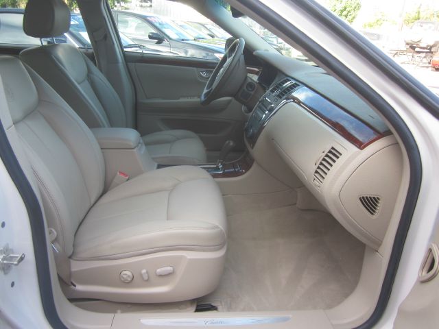 Cadillac DTS 2006 photo 1