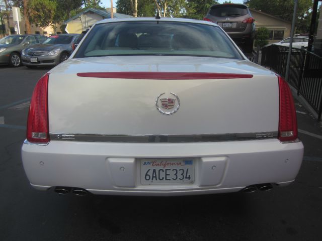 Cadillac DTS 2006 photo 3