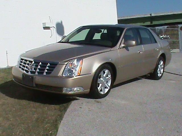 Cadillac DTS Unknown Sedan