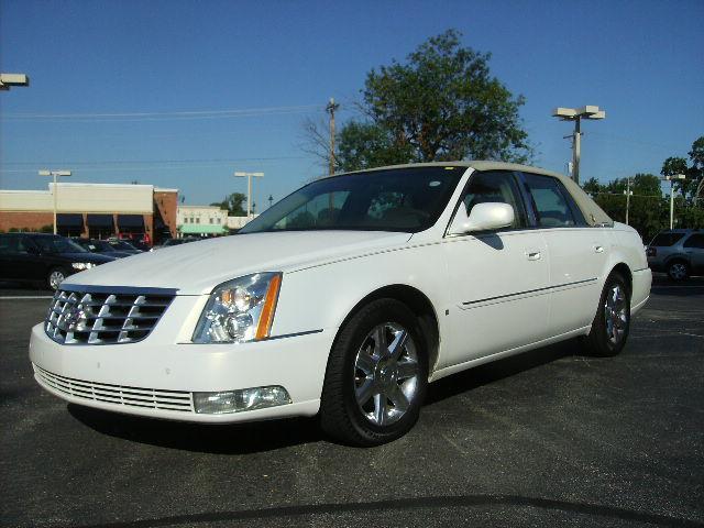 Cadillac DTS Unknown Sedan