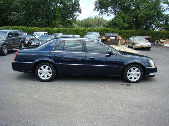 Cadillac DTS XLT Pickup 4D 5 1/2 Ft Sedan
