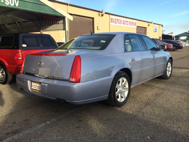Cadillac DTS 2006 photo 2