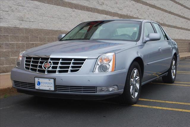 Cadillac DTS Unknown Sedan