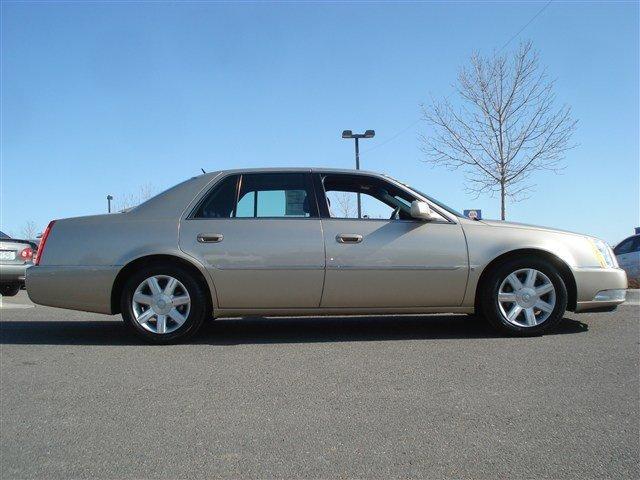 Cadillac DTS 2006 photo 1