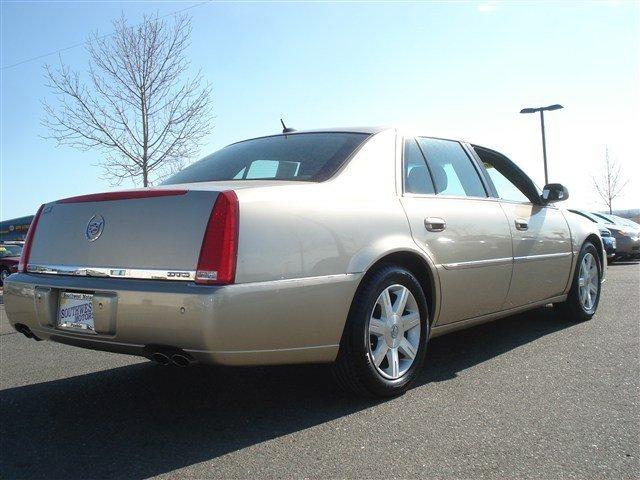 Cadillac DTS 2006 photo 2