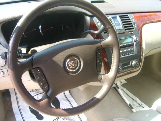 Cadillac DTS 2007 photo 2