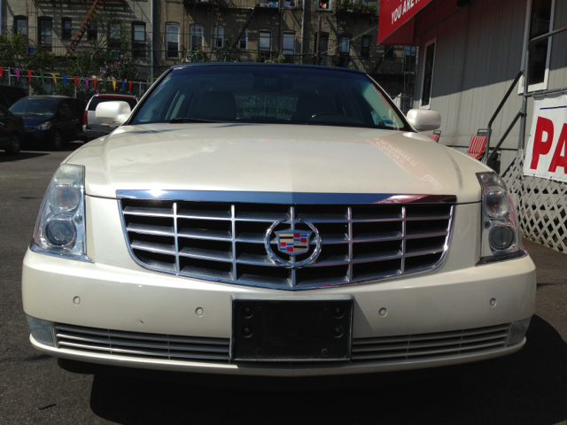 Cadillac DTS 4dr Sdn I4 CVT Ltd Avail Sedan