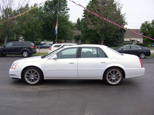 Cadillac DTS 2007 photo 2