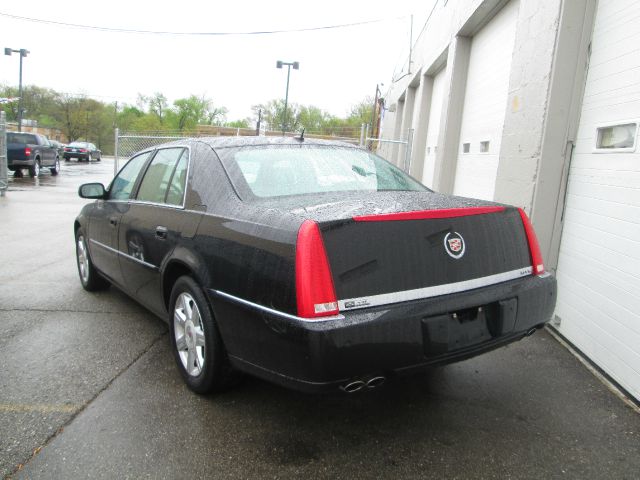 Cadillac DTS 2007 photo 2