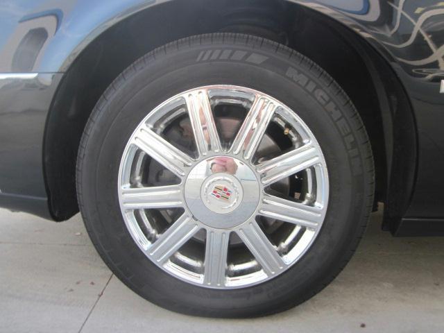 Cadillac DTS 2007 photo 2