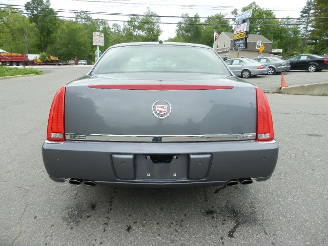 Cadillac DTS 2007 photo 2