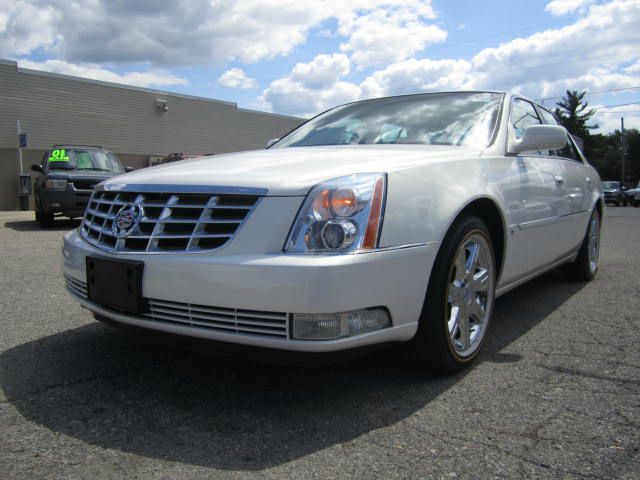 Cadillac DTS 2007 photo 2