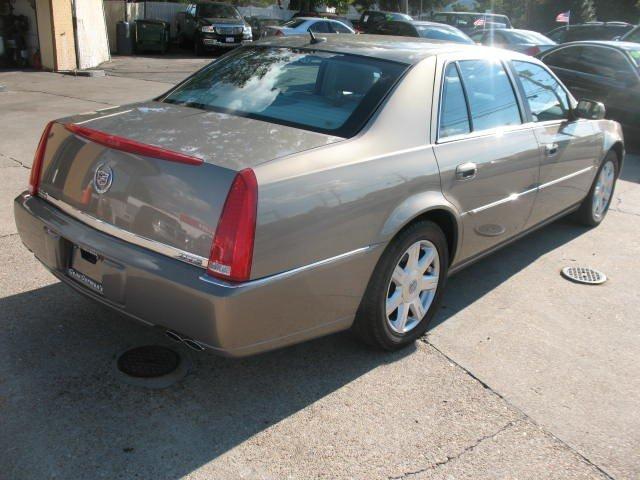 Cadillac DTS 2007 photo 2