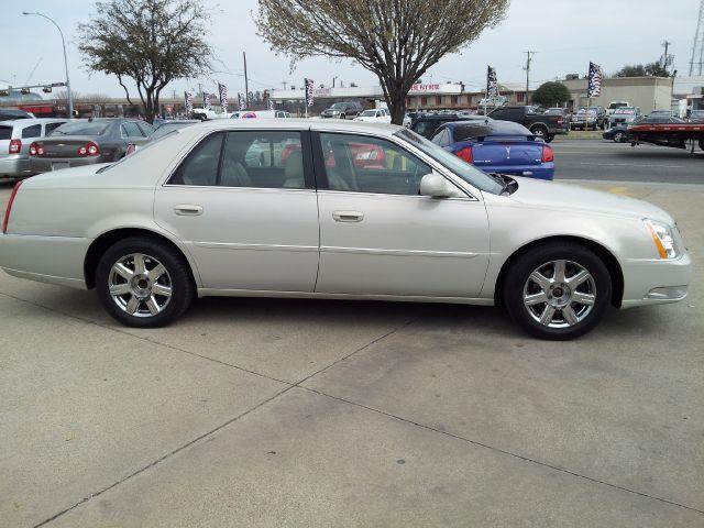 Cadillac DTS 2007 photo 1