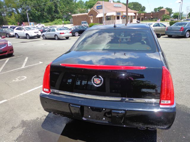 Cadillac DTS 2007 photo 2