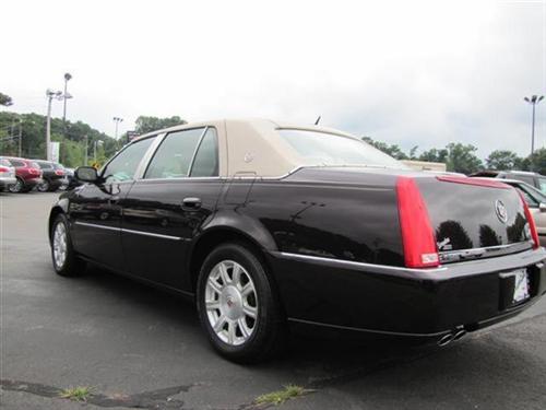 Cadillac DTS 2008 photo 2