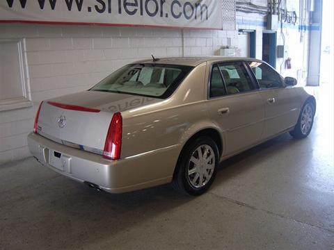 Cadillac DTS 2008 photo 2