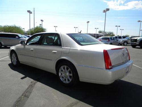 Cadillac DTS 2008 photo 2
