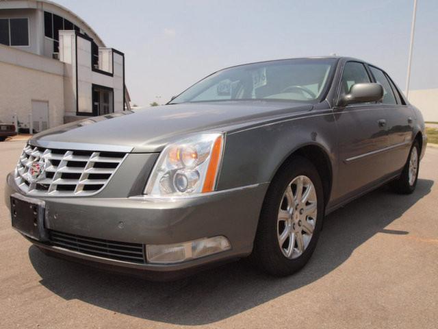 Cadillac DTS SE-R Sedan