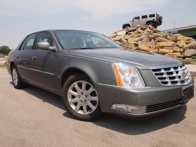 Cadillac DTS 2008 photo 1