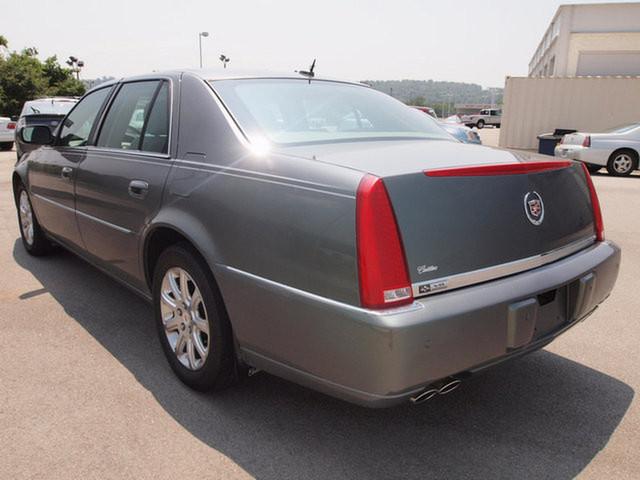 Cadillac DTS 2008 photo 2