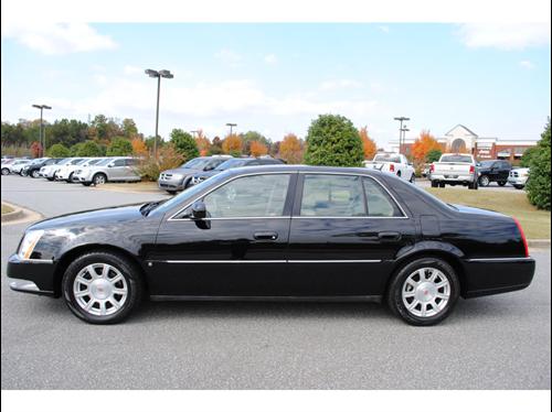 Cadillac DTS 2008 photo 2