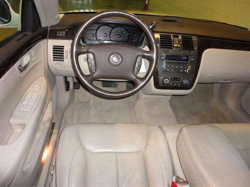 Cadillac DTS 2008 photo 2