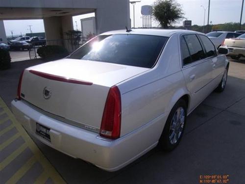 Cadillac DTS 2008 photo 2