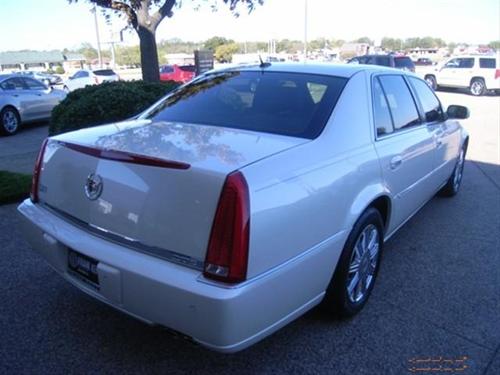 Cadillac DTS 2008 photo 2