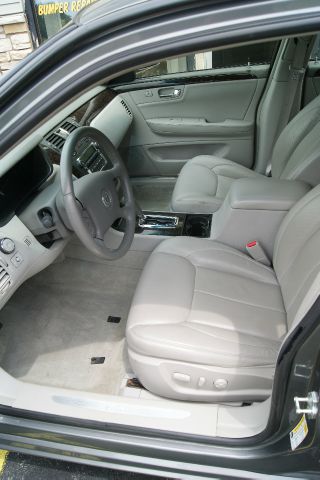 Cadillac DTS SE-R Sedan