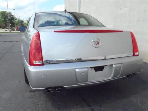 Cadillac DTS 2008 photo 2