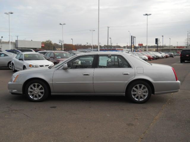 Cadillac DTS 2WD Supercrew Styleside 5-1/2 Ft Box XLT Sedan