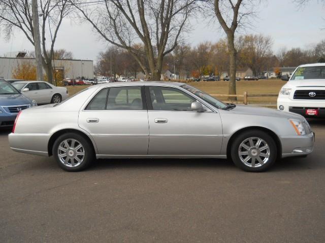 Cadillac DTS 2008 photo 2