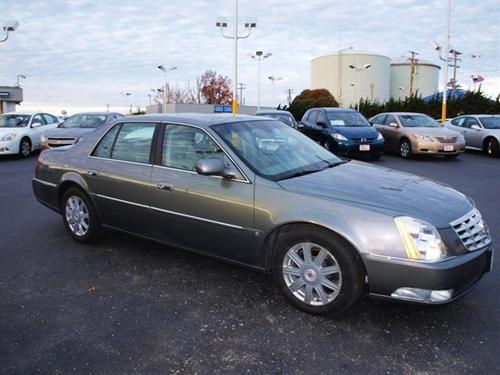 Cadillac DTS 2008 photo 1