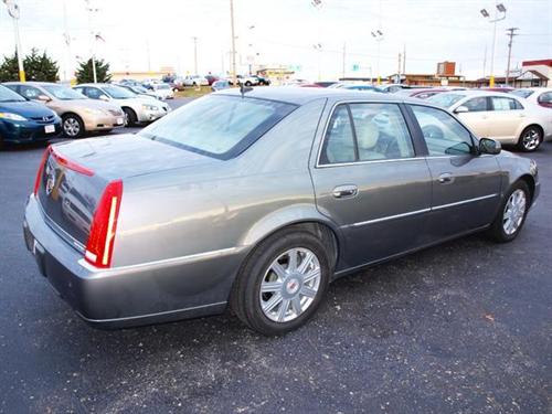 Cadillac DTS 2008 photo 2