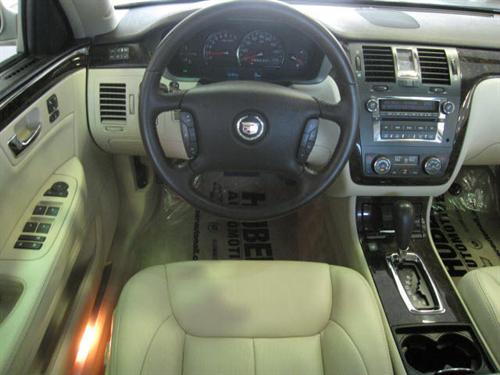 Cadillac DTS 2008 photo 2