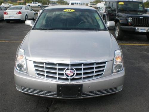 Cadillac DTS 2008 photo 1