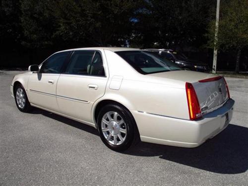 Cadillac DTS 2008 photo 2