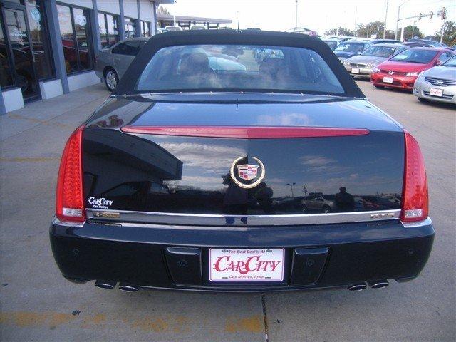 Cadillac DTS Lariat DVD Sedan
