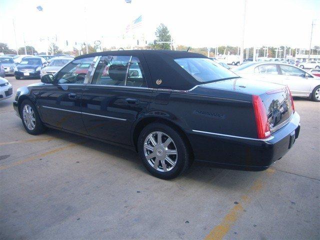 Cadillac DTS 2008 photo 1