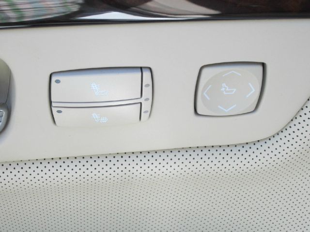 Cadillac DTS 2008 photo 11